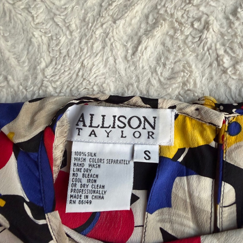 Vintage 100% silk hat print blouse Allison Taylor 80s 90s derby short sleeve S - Picture 4 of 14